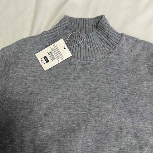 3/$40 NWT Grey cable knit sweater medium - Picture 2 of 4